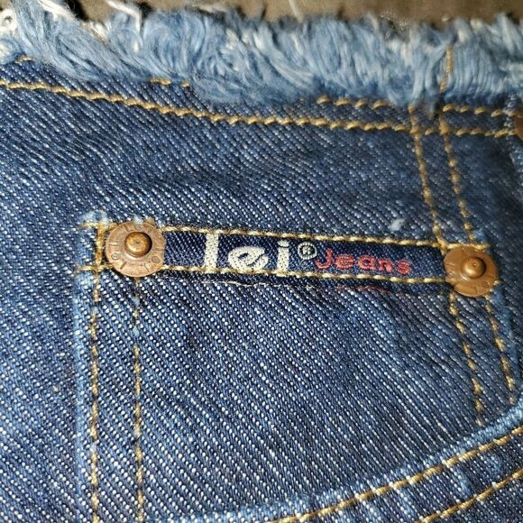 L.E.I. Denim Shorts Size 11 - Picture 3 of 7